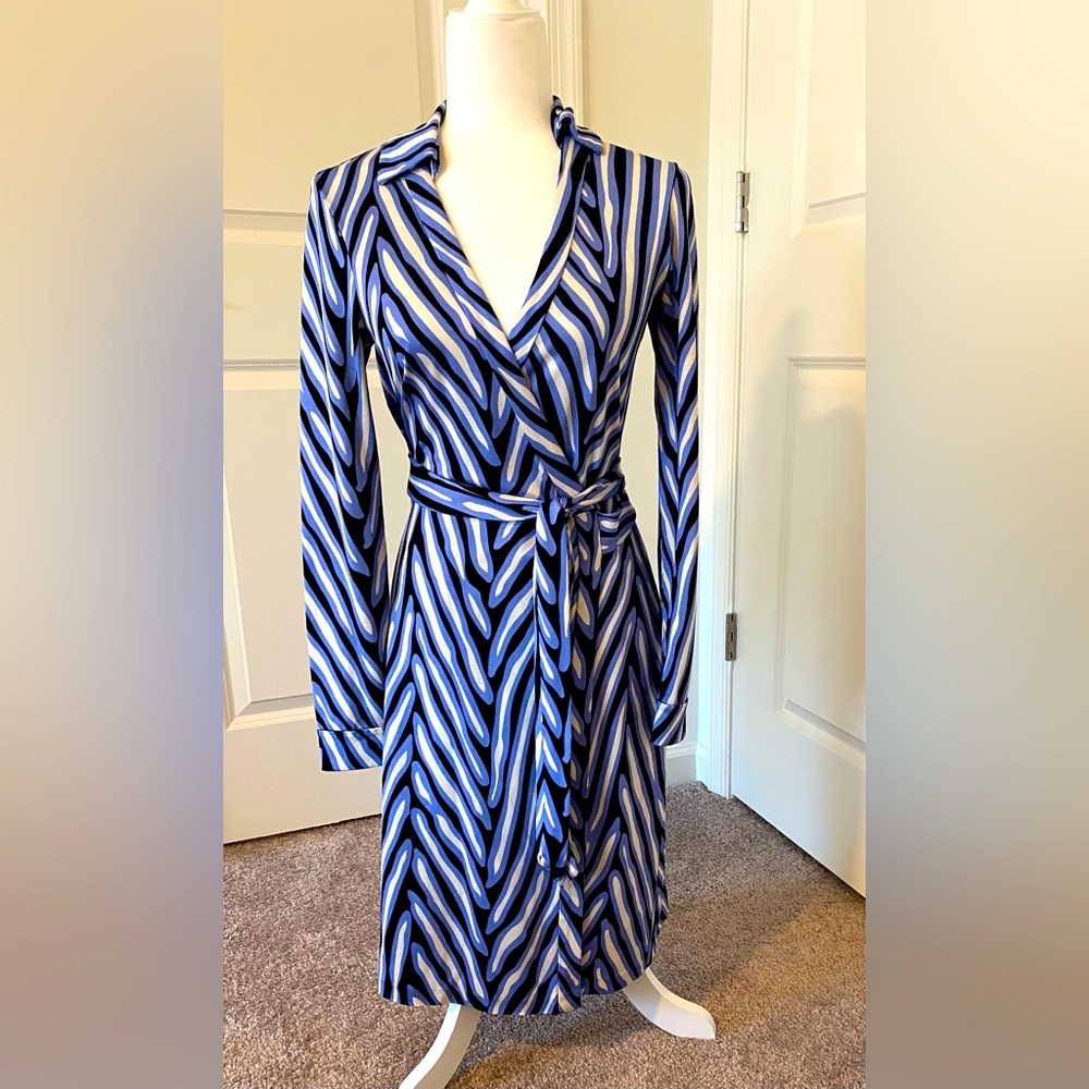 Authentic Diane Von Furstenberg Wrap Dress — Size 6
